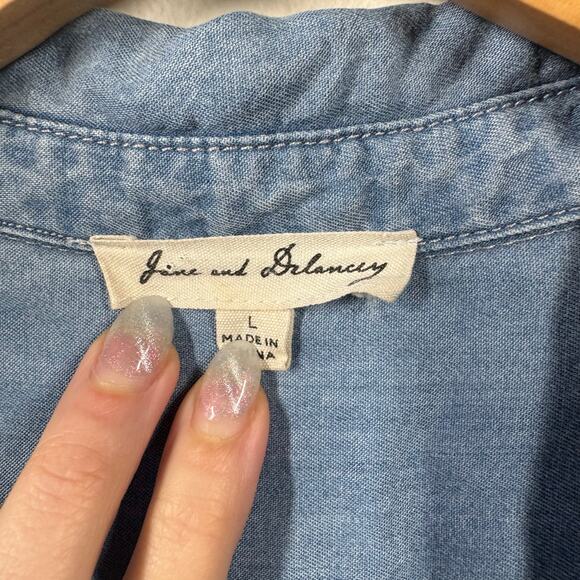 JANE & DELANCEY Top Women's L Blue Soft Lyocell Denim Button Down Minimal Modest - Picture 6 of 7